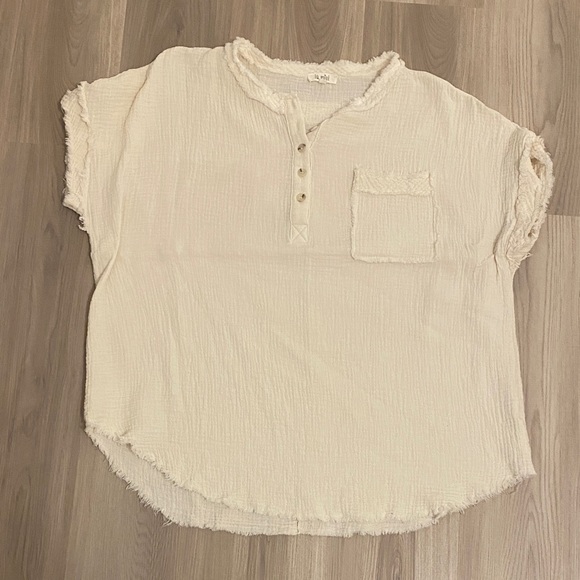 la miel Cream Creped Linen Short Sleeve ButtonUp Top Size M from Flaunt Boutique - Picture 1 of 7